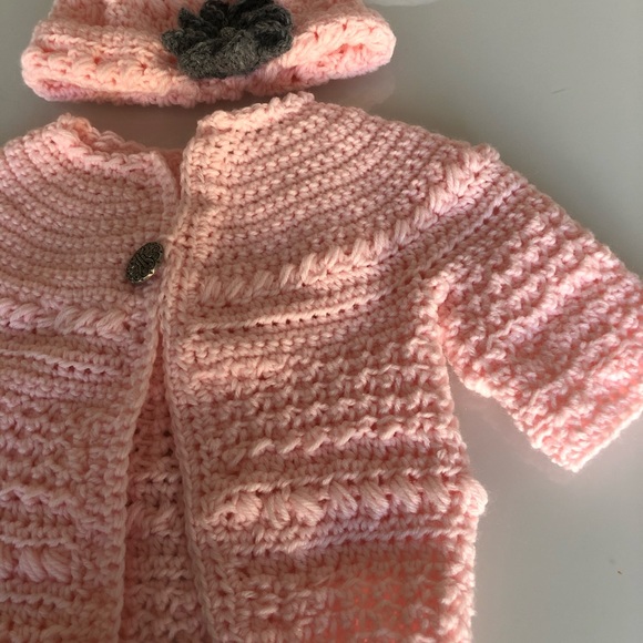 Baby sweater with matching hat - Picture 3 of 4